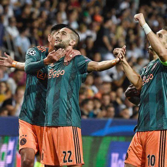 银河系般遥 银河系般遥